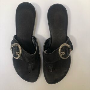 Women’s Nine West black leather sandals. Size 9